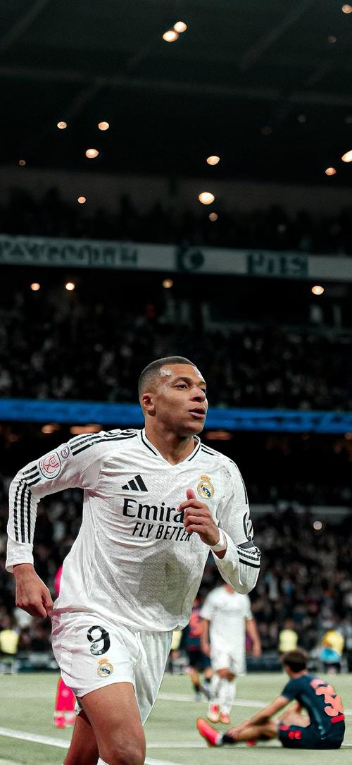 萨姆纳38+9+5 广东险胜北控